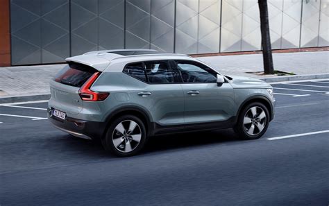 Next-gen Volvo XC40 has two-tone option, exterior remains steel, offers ...