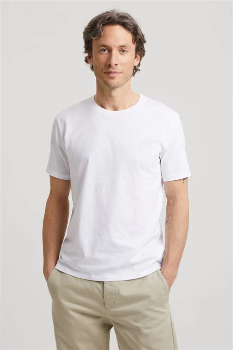 In T-Shirt: Xu Hướng, Phong Cách và Chất Liệu Độc Đáo