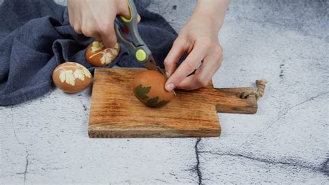 Naturally Decorated Boiled Eggs for Easter (4-Ingredients Only!)