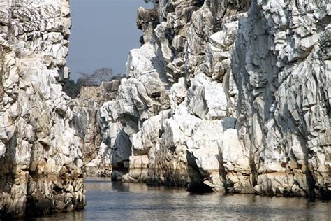 Marble Rocks at Bhedaghat (Jabalpur) - 2020 What to Know Before You Go ...