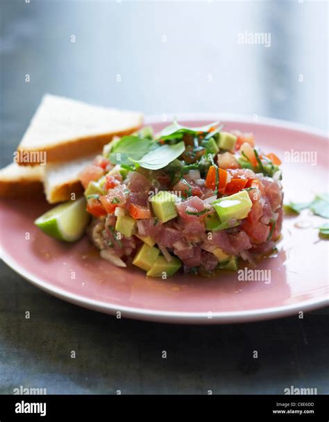 Tuna tartare avocado hi-res stock photography and images - Alamy
