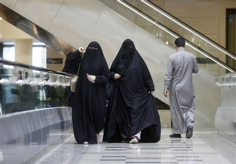 Traditional Dress Of Saudi Arabian Women