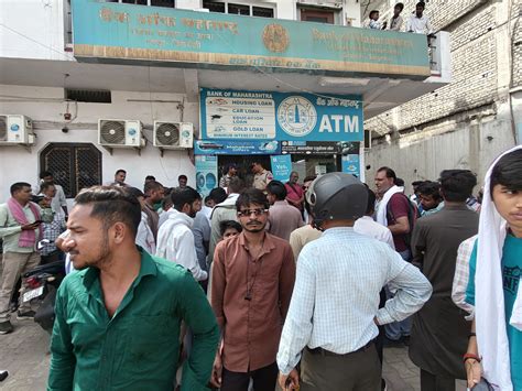 Singrauli Bank Robbery: Bank of Maharashtra Looted ₹30 Lakh | Daylight ...