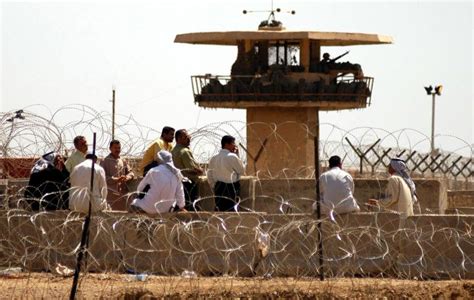 pictures of abu ghraib prisoners 的图像结果