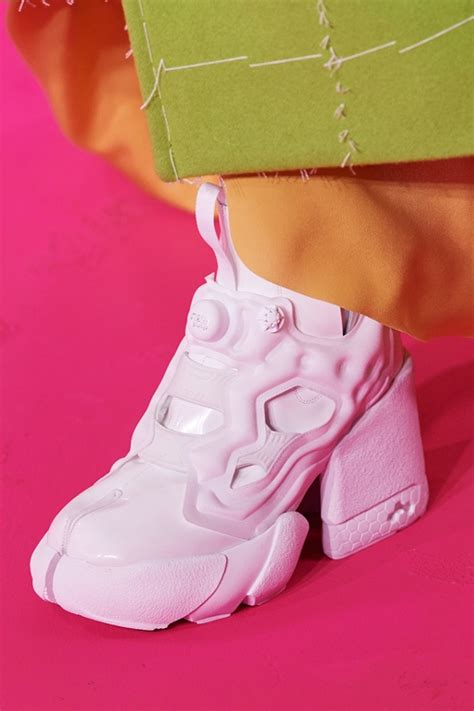 Maison Margiela и Reebok: кроссовки в виде копыта