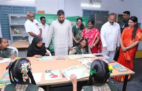 Pawan Kalyan : స్కూల్ పిల్లలతో పవన్.. పవర్ స్టార్ పక్కనుండటంతో పిల్లలు ...