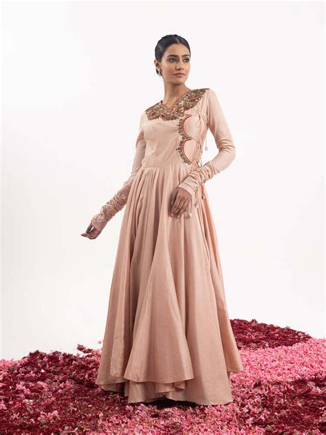 Angrakha featuring intricate front embroidery. – samantchauhan