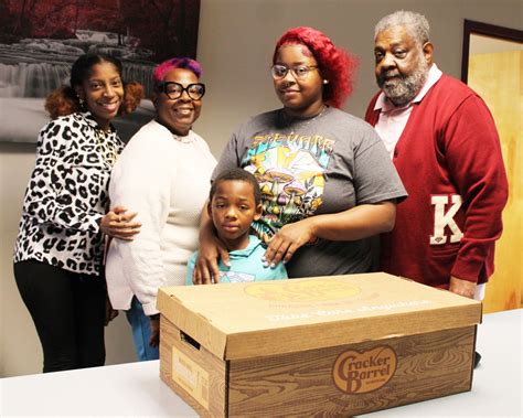 Alumni chapter continues Thanksgiving tradition | News | warrenrecord.com