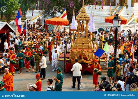 LUANG PRABANG, LAOS - APRIL 17. 2019. Local Lao People Celebrating Pi ...