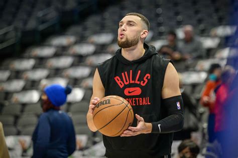 Zach LaVine's MRI comes back clean after knee injury