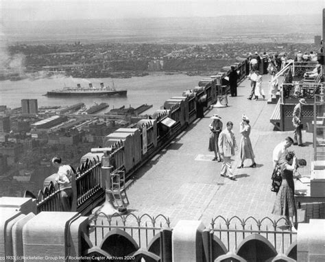 30 Rock may get rooftop ride, beam lunch re-creation photo op