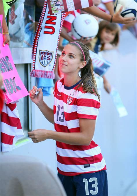 Alex Morgan Soccer Model 的图像结果