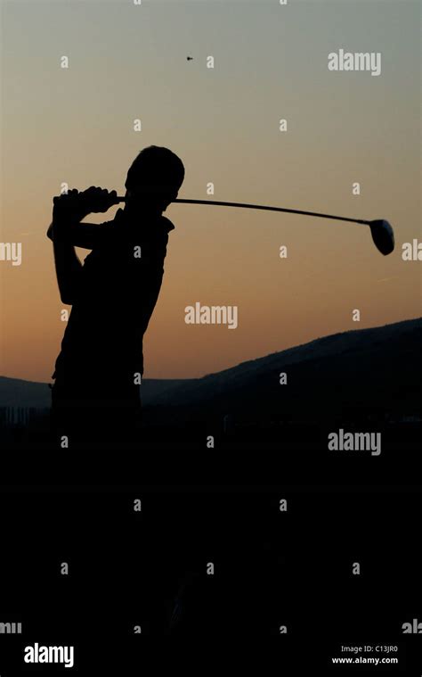 Playing Golf 的图像结果