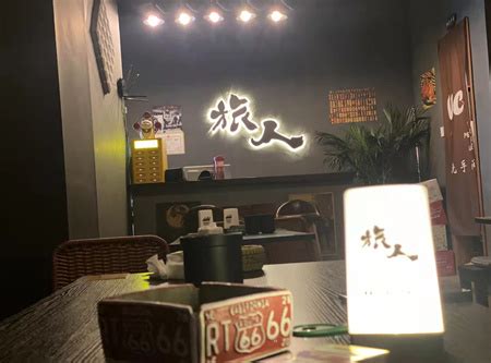 重庆本土的老酒馆，活捉莴笋做了35年，鲜椒蹄花是他家的特色 - 知乎