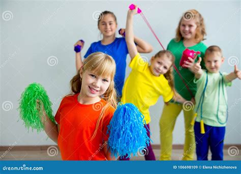 Children Doing Exercise 的图像结果