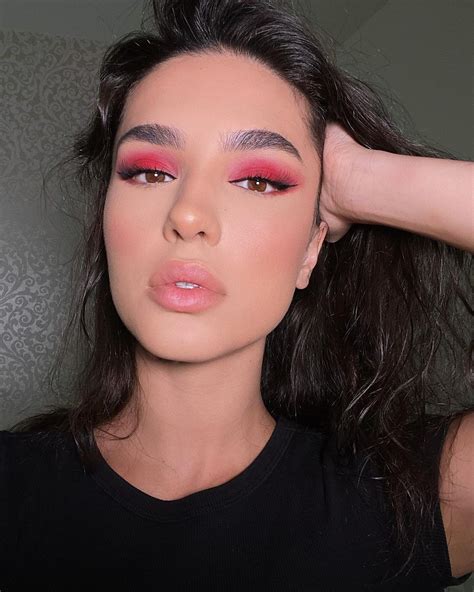 10 Red Eyeshadow Looks That Are Super Easy to Wear - Degrees Of Vanity