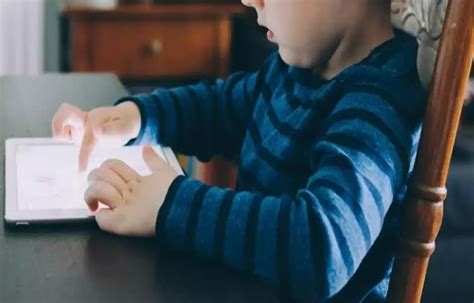 Less passive screen time, structured schedule improves youth's mental ...