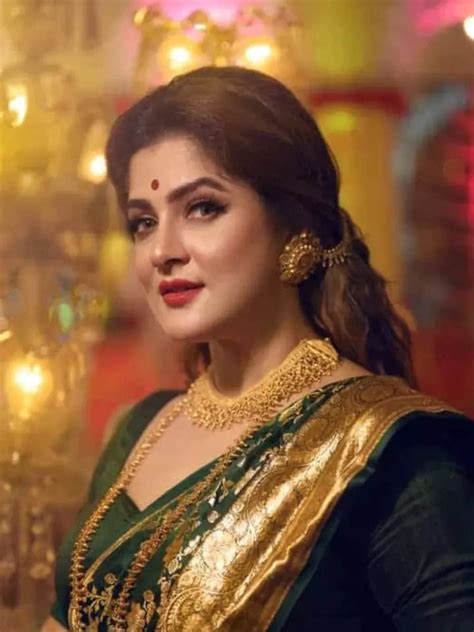 Srabanti Chatterjee looks gorgeous in Indian outfits | Times of India