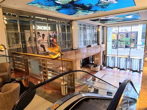 Le Lobby Du Centre Commercial 的图像结果