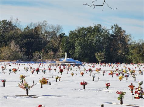 Holder-Wells & Coastal Funeral Homes | Moss Point MS