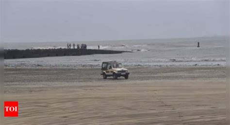 Juhu beach news: Three of five who went missing on Juhu beach in Mumbai ...