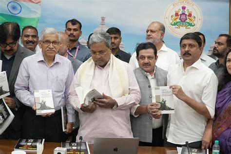 Siddaramaiah lauds Vartha Bharati, calls it 'voice of voiceless', flag ...