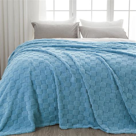 Amazon.com: NEWCOSPLAY Super Soft Queen Blanket Blue Premium Silky ...