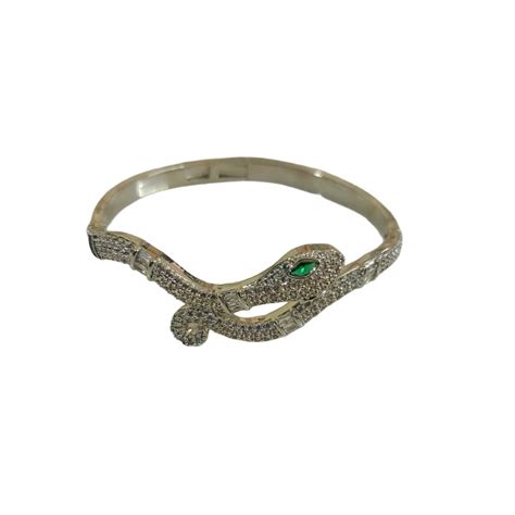 Is accessory part of clothing? – Jewellery Hat