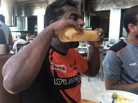 SRH Bowling Coach Muralitharan 'Attacks' Dosa While Having Breakfast ...