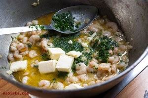 Fetuccini negros con gambas - Recetas de Esbieta