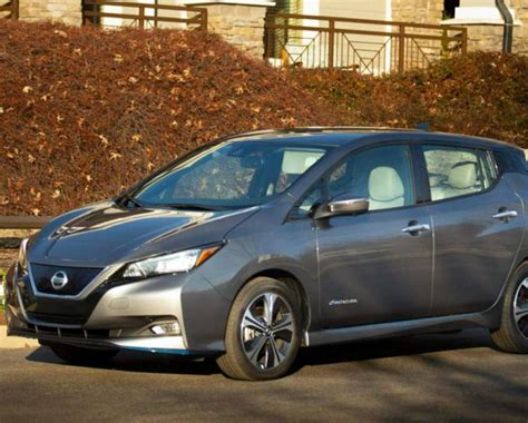 Nissan's 2022 Leaf is a boring EV, but at less than $20K we don’t care