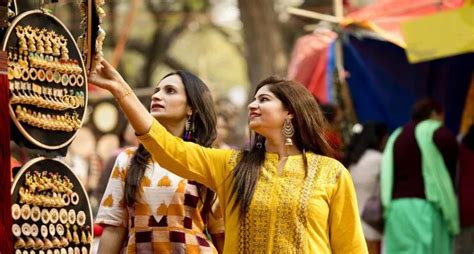 Turn Heads With The Most Meaningful Aesthetic Tote Bags That Are ...