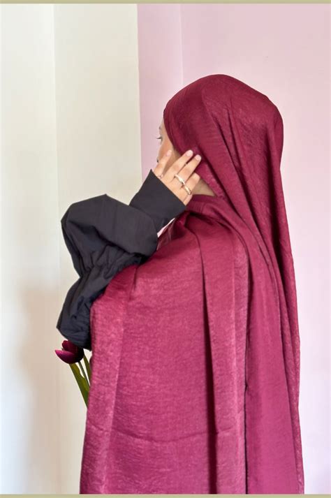 Turkish Satin Cotton Hijab - Maroon – Mawdeest