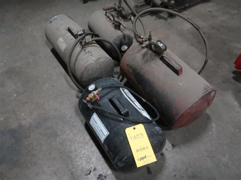 Assortment of (4) Smaller portable air tanks [LOC: TC Garage]