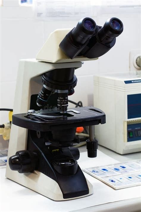 Microbiology Lab Microscope 的图像结果