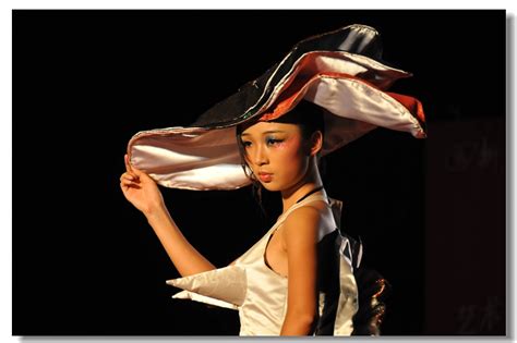 济南女大学生超模大赛 模特身着泳装秀性感身材_大众网