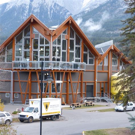 The Grizzly Paw Brewing Company Taproom (Canmore) - All You Need to ...