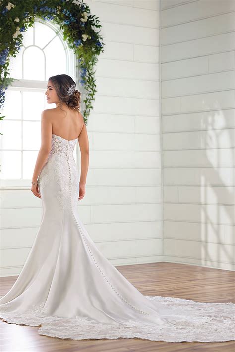 Essense of Australia | Brides & Grooms - D2812 | Brides & Grooms Inc.