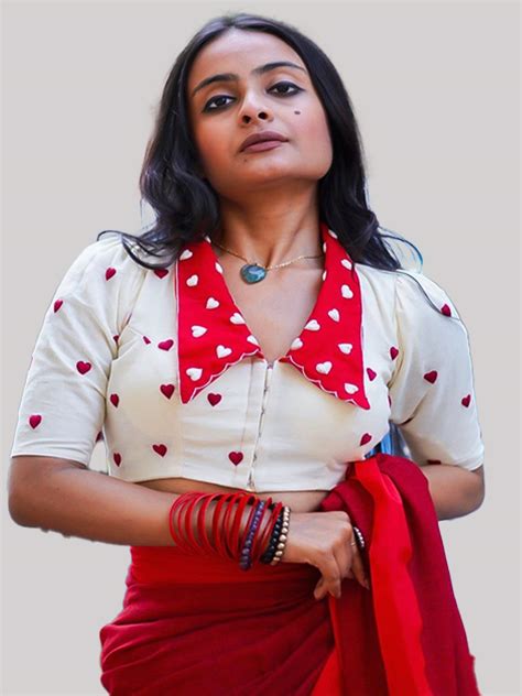 7 Collar Neck Blouse Designs To Pair With Plain Sarees | Herzindagi