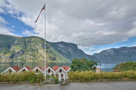 VANGSGAARDEN (Aurland Municipality) - Hotel Reviews, Photos, Rate ...
