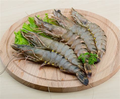 Buy Whole Black Tiger Prawns 8-12 1kg Online at the Best Price, Free UK ...
