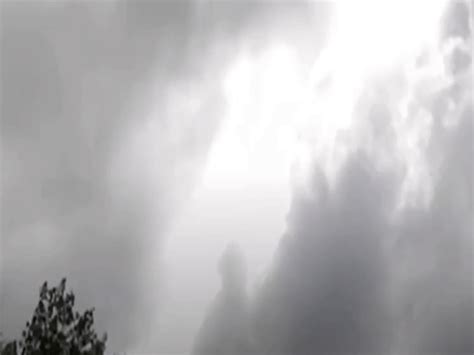 Russia shoots down Ukraine's F-16 fighter jet | Bhaskar English