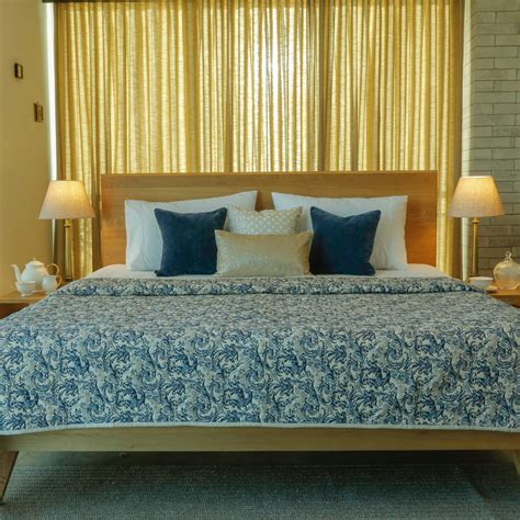 Queen Elizabeth Bedding set with quilted cotton bedspread & cushions i ...