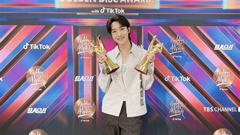 BTS: J-Hope's Speech While Accepting Daesang Award Makes ARMY Emotional ...