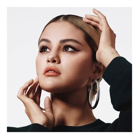 Perfect Strokes Universal Volumizing Mascara • 8ml