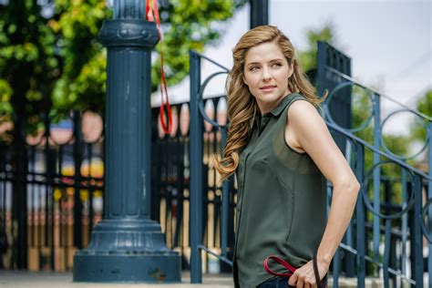 Jen Lilley as Dr. Carly Monroe on Eat, Play, Love | Hallmark Channel