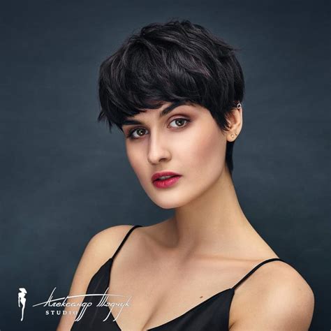 18 Modern Bowl Cut Haircut Ideas for Women