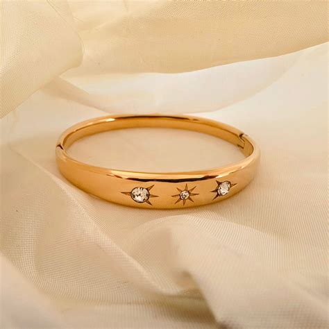 Esme- Charming Kada Bracelet - Sumaeoa