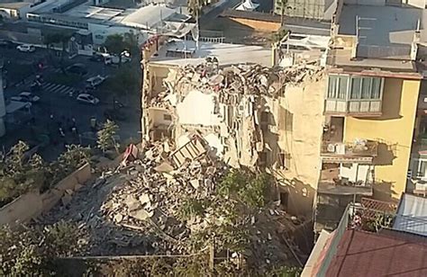 Fünfstöckiges Gebäude bei Neapel eingestürzt - UnserTirol24