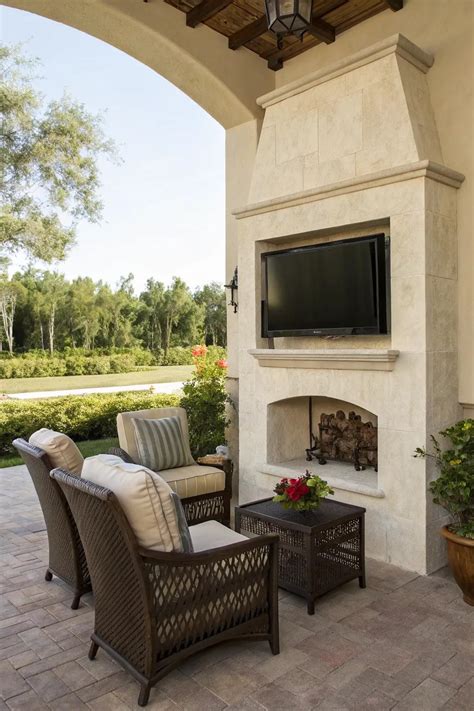 15+ Creative DIY Outdoor TV Ideas